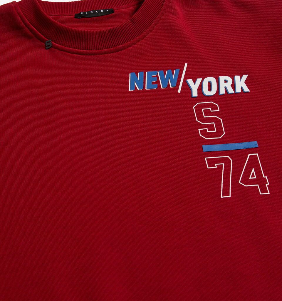 Oversized fit red sweatshirt with embossed print - boys' knitwear - Burgundy | Sisley Young image number 3